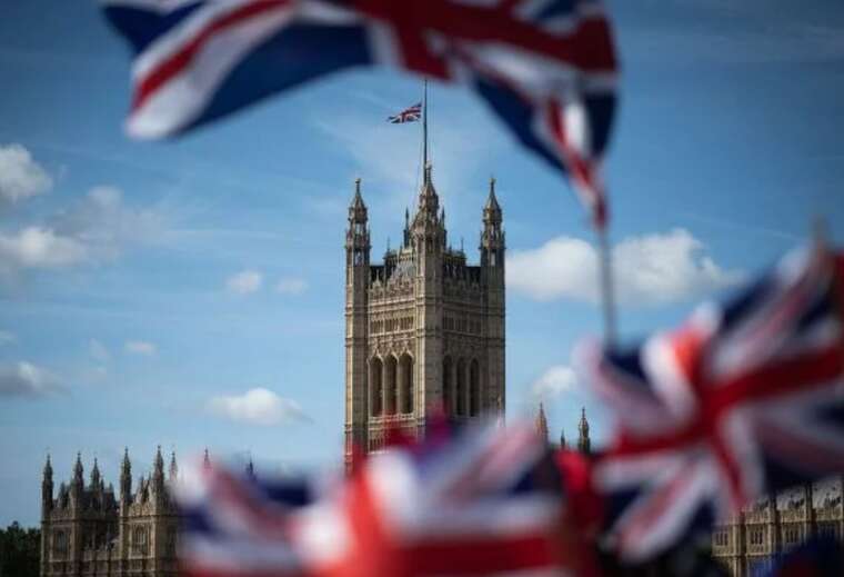 Велика Британія скоротить 10 тисяч державних службовців через економічні проблеми