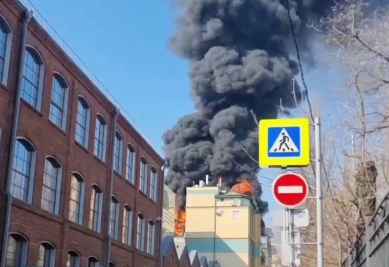 У центрі Москви горить елітний ЖК: чути вибухи