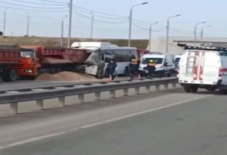 Смертельное ДТП в оккупированном Крыму: автобус столкнулся с грузовиком, 6 погибших