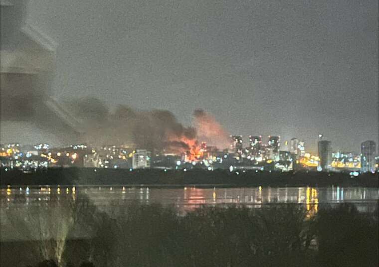 Масована атака БпЛА на Дніпро спричинила десятки вибухів і пожежі у місті