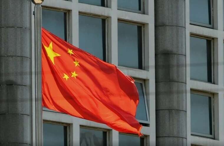 Китай намагається залучити до себе звільнених американських державних службовців