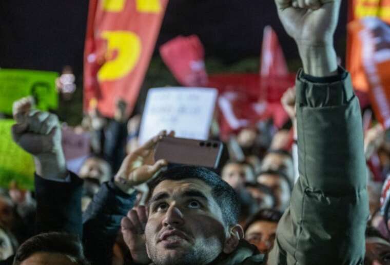 У Туреччині звільнили сімох журналістів, затриманих під час висвітлення протестів