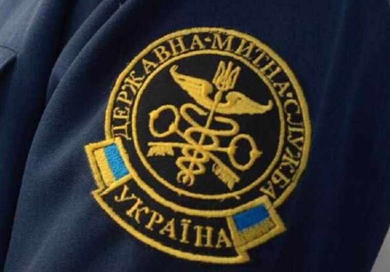 Дружина посадовця Дніпровської митниці отримала подарунок у 2,8 мільйона гривень
