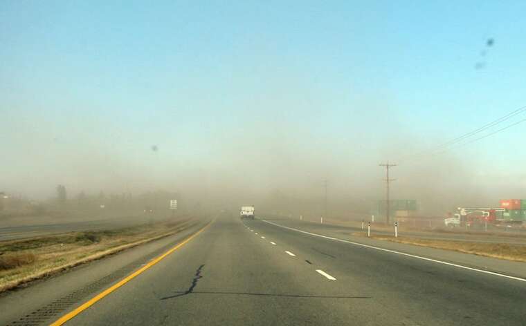 A dust storm is already in Mykolaiv region: moving towards Odesa