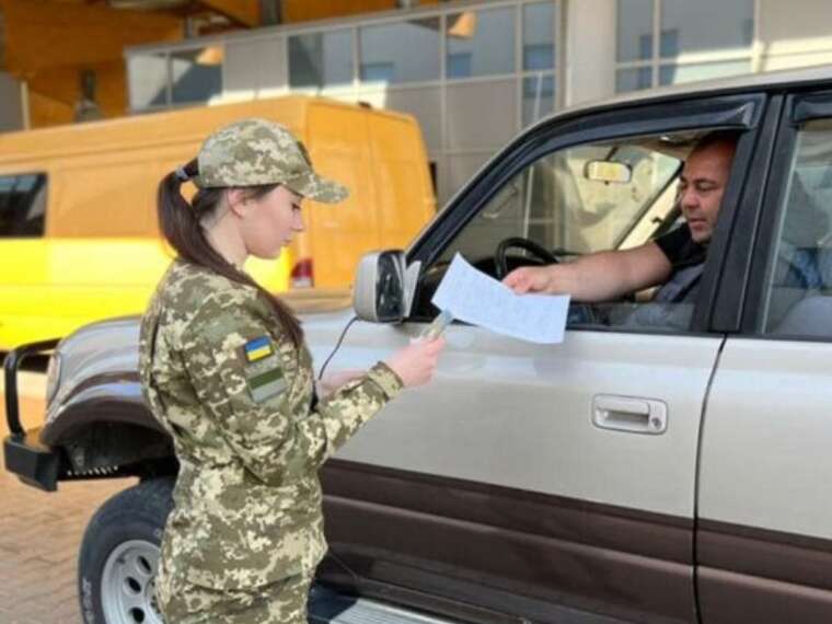 Уряд готує рішення, щоб утримати українців від виїзду після завершення бойових дій
