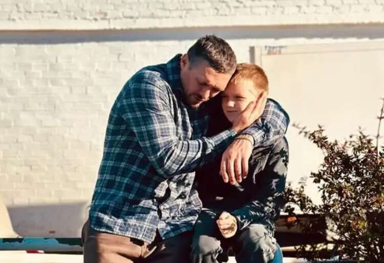 Олександр Усик поділився сімейними фото з відпочинку в сонячній Іспанії