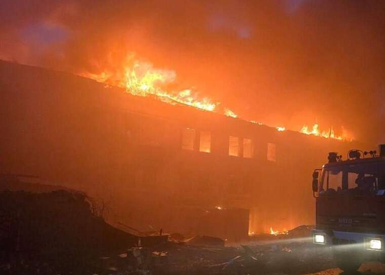 Атака РФ по Харкову: "шахед" впав на дах підприємства та склад