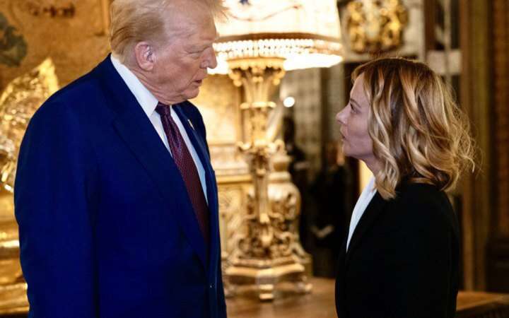 Публічно лояльна до Трампа Мелоні дуже стурбована його поведінкою, - Bloomberg