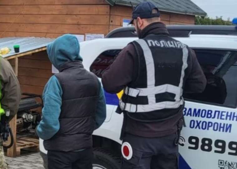 У Тячеві затримали водійку з кастетом у автомобілі