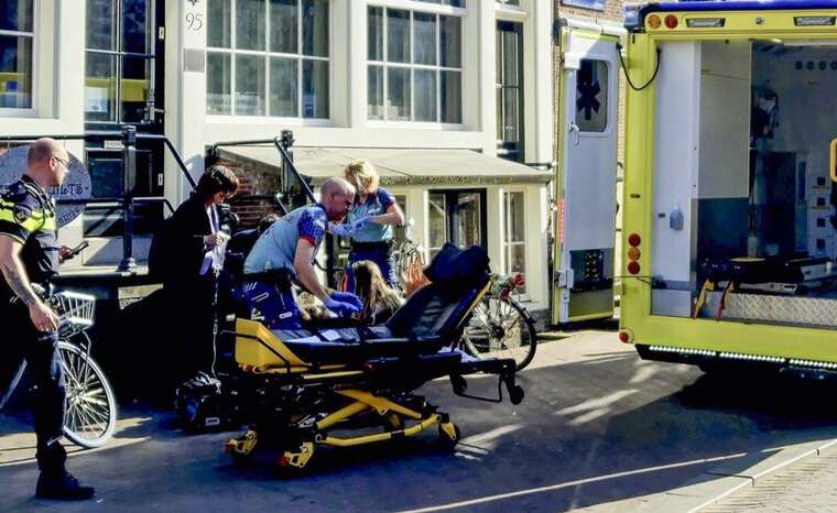 В українця, який напав із ножем на людей в Амстердамі, підозрюють терористичний мотив