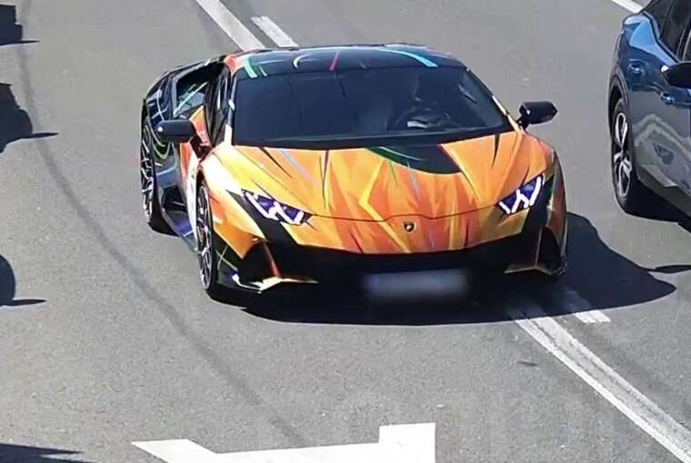 In Kyiv, a volunteer in a Lamborghini is again violating traffic rules