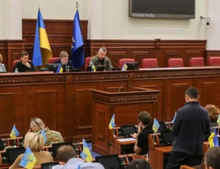 Скандал у Київраді: "земельна" комісія планує термінове засідання із суперечливим порядком денним