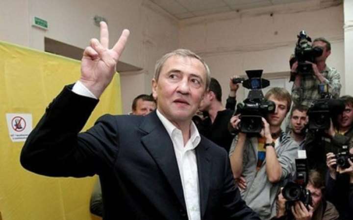 The case against Kyivs fugitive ex-mayor Chernovetskyi has been "stalled" for three years: the investigation is not progressing