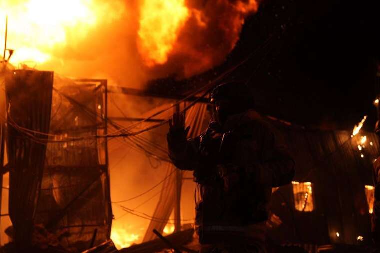 Ракетний удар по Києву: в ДСНС показали кадри наслідків