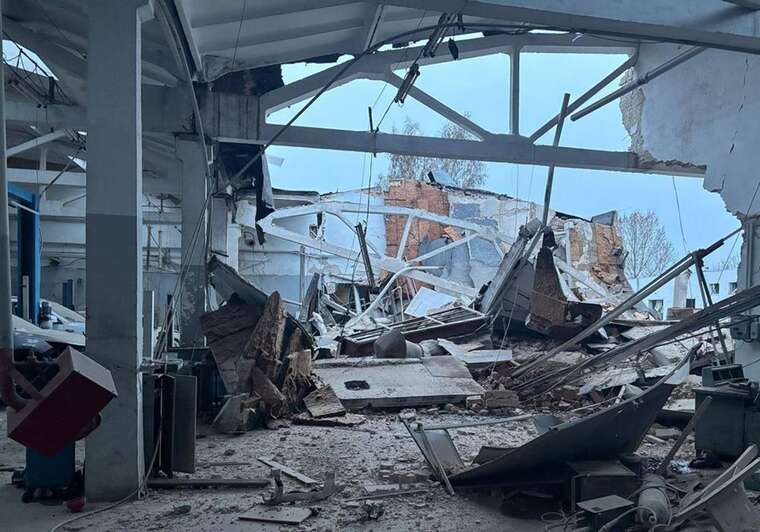 Russian attack on Kyiv region: a gas station, seven cars, and an auto repair enterprise were damaged