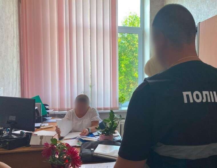 У Чернігові директорку автошколи підозрюють у фіктивному навчанні за гроші