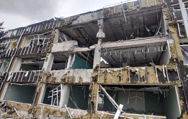 Відновлений Старосалтівський ліцей знову обстріляли окупанти: БК «Саргон» отримала майже 148 мільйонів гривень