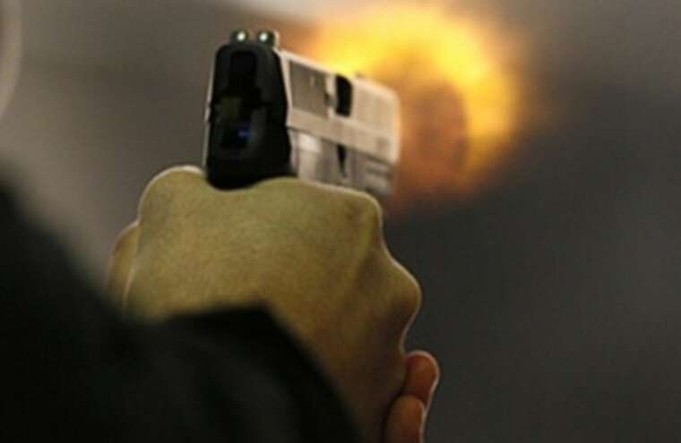 Стрілянина у Дніпрі: чоловік із Tesla вистрілив у людину та втік