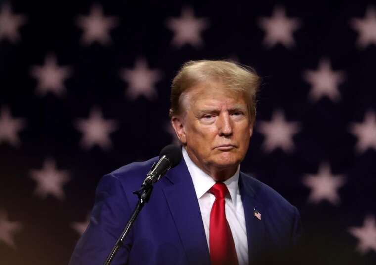 Трамп пояснив паузу у митах: ринки падали, а ситуація «викликала нудоту»