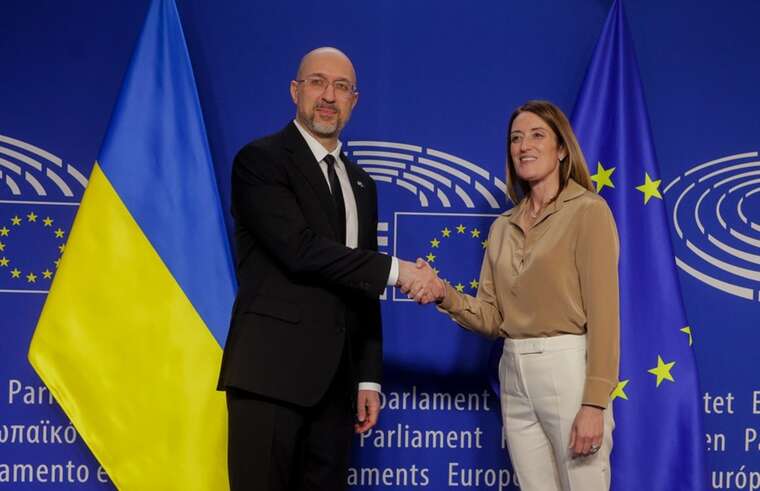 Шмигаль обговорив із президенткою Європарламенту продовження "транспортного безвізу"