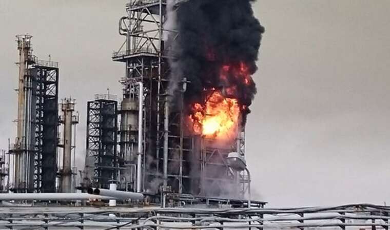 У РФ повідомляють про масштабну пожежу на НПЗ у Комсомольську-на-Амурі