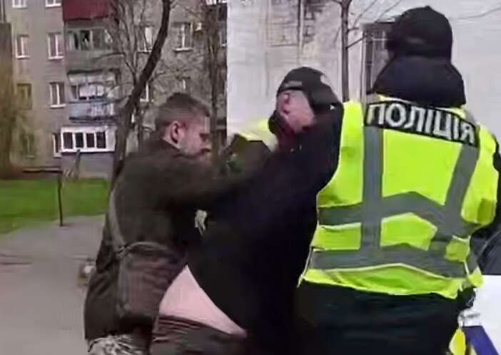 Невдала мобілізація в Кривому Розі: поліцейські намагалися насильно затримати чоловіка