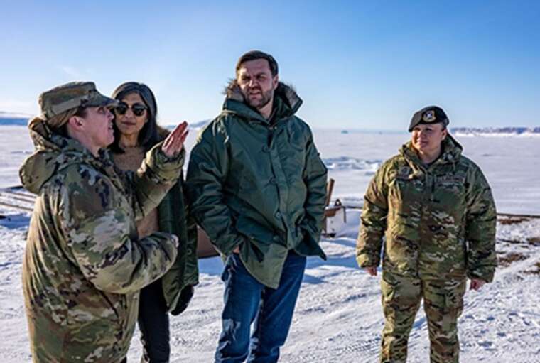 После визита Вэнса уволили руководительницу американской базы в Гренландии