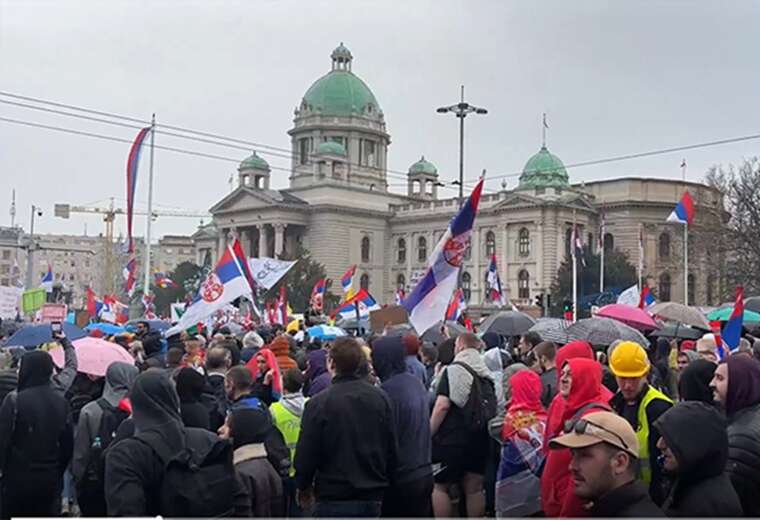 У Белграді розпочався мітинг на підтримку Вучича: «Не віддамо Сербію»