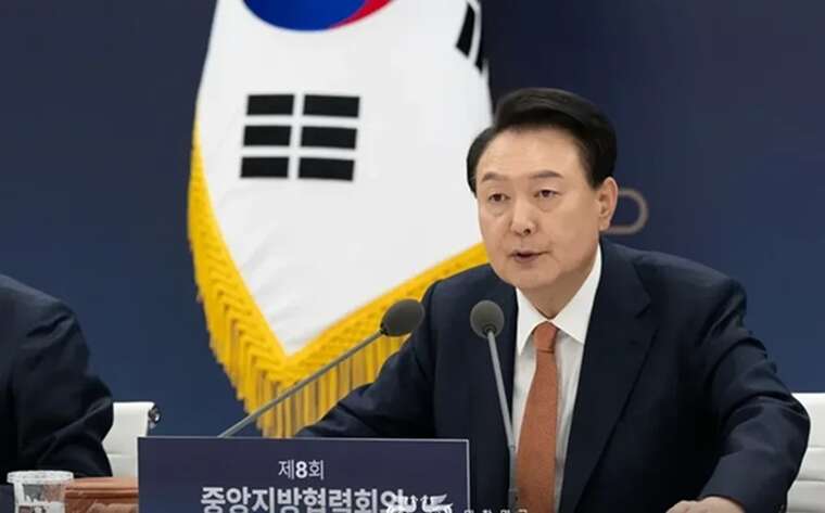 Бывший президент Южной Кореи предстанет перед судом за введение военного положения