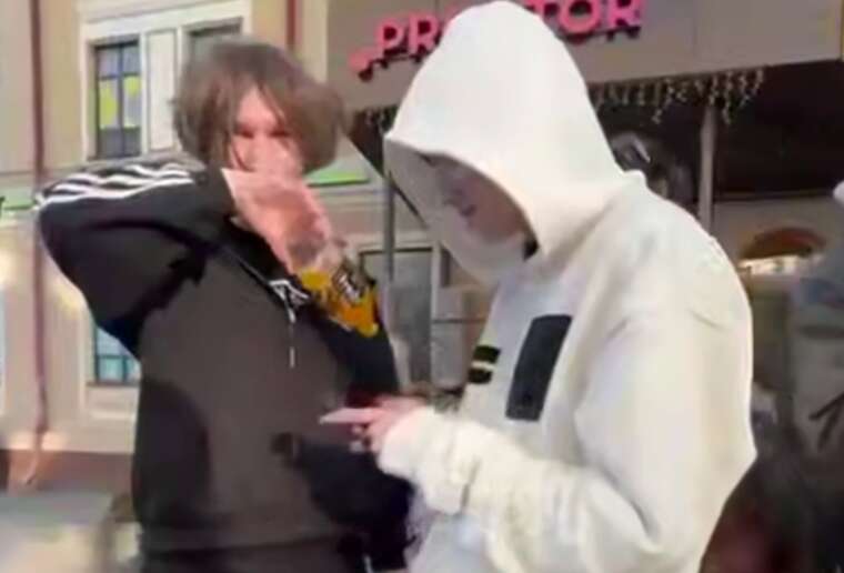 In the center of Kyiv, teenagers played the Russian anthem after remarks regarding Russian music