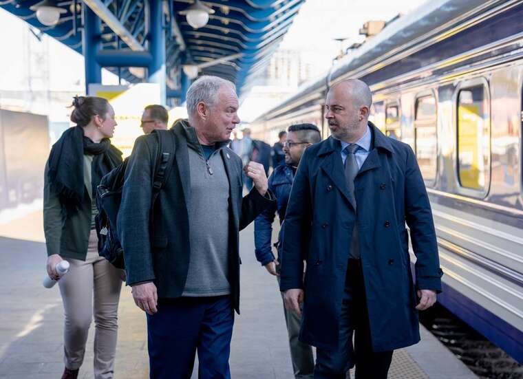 Сенатор-демократ від штату Вірджинія Тім Кейн прибув до Києва