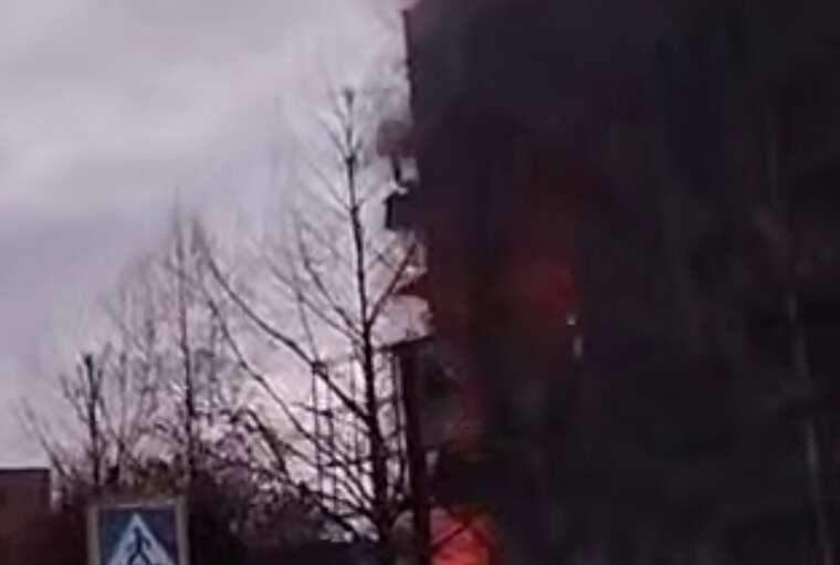 In Pokrovsk, a high-rise building caught fire after the impact: a video of the fire appeared