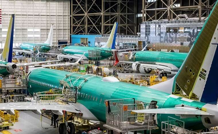 Bloomberg:     Boeing -    