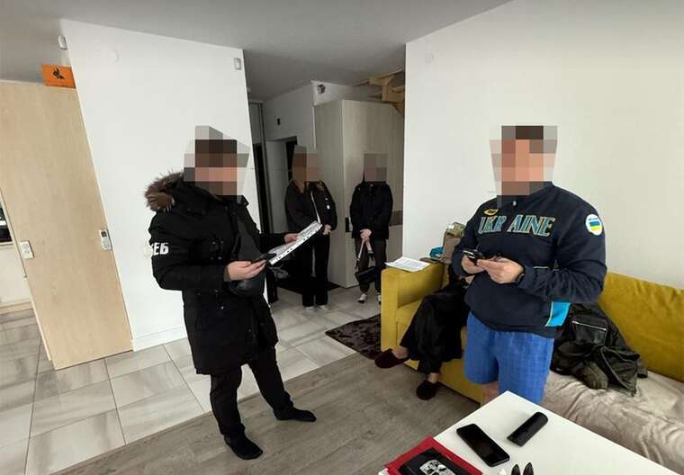 В Киеве разоблачили мошенников, которые покупали технику за поддельную валюту