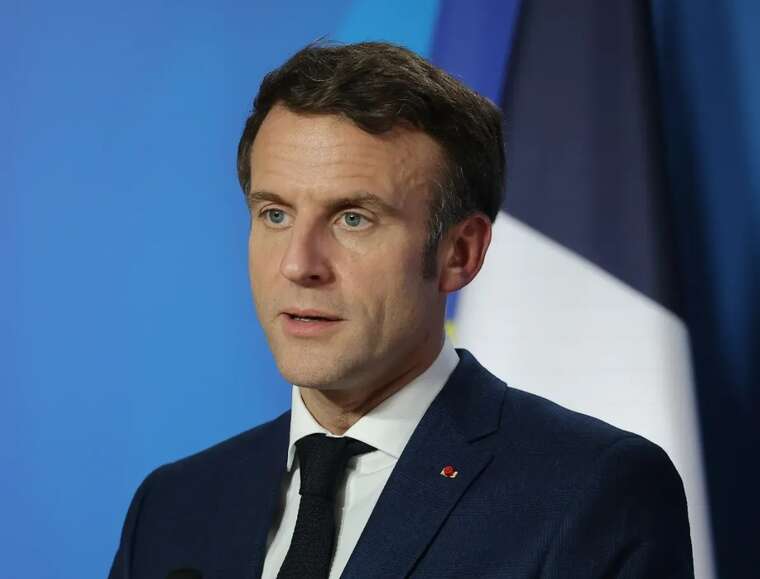 Макрон пообіцяв притягнути до відповідальності тих, хто здійснив напади на французькі в’язниці