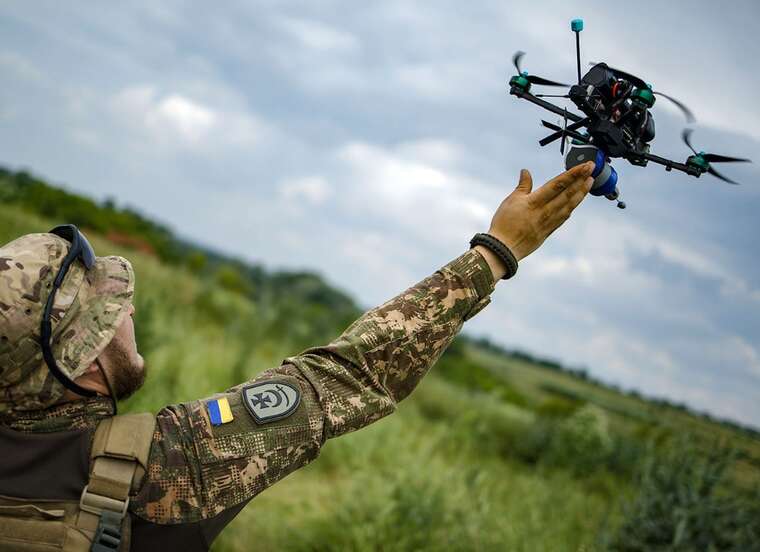 FPV-дрони 3-ї ОШБр знищили ворожі позиції та техніку, включно з бліндажем і складом боєприпасів