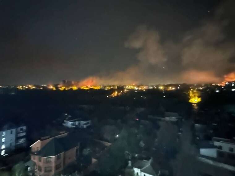 Масована атака на Дніпро: дрони РФ влучили в житлові райони, місто палає