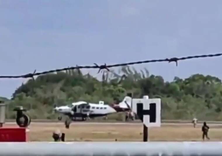 Американець захопив літак у Белізі, поранив трьох: ліквідований пасажиром літака