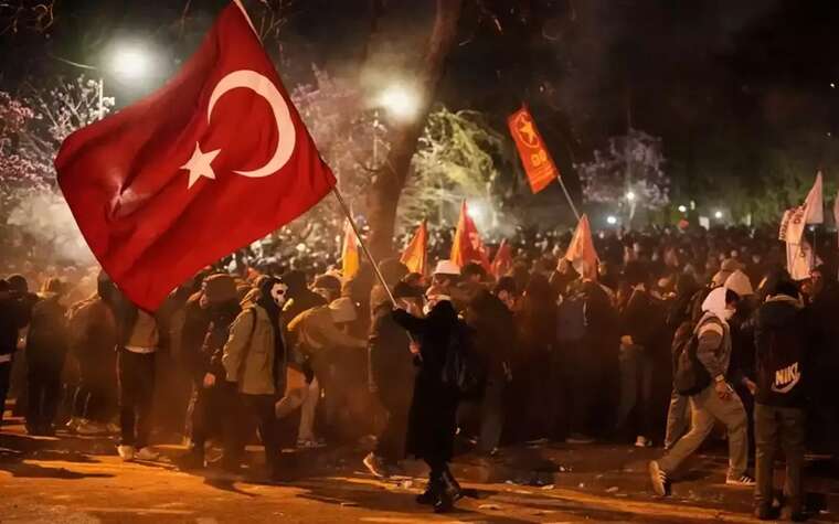 Тривають  місяць: У Туреччині продовжуються протести на підтримку арештованого Імамоглу
