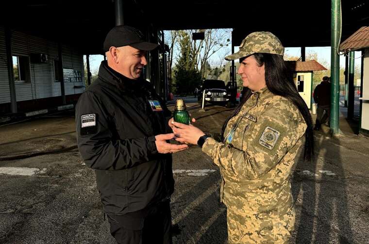 В Україну на Великдень привезли благодатний вогонь