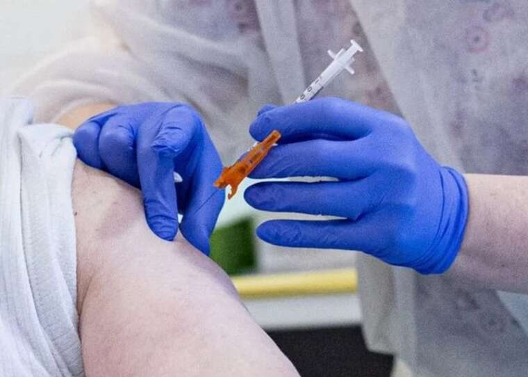 В Германии признали почти 600 случаев вреда от вакцинации против коронавируса