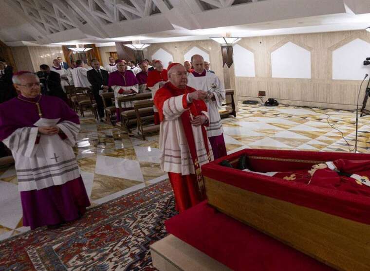 Ватикан опублікував перше посмертне фото Папи Римського: в світі готуються до прощання