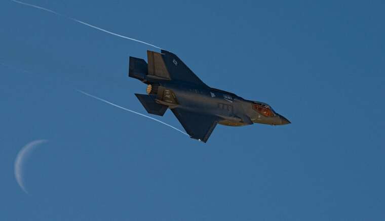 Lockheed Martin    5+   F-35