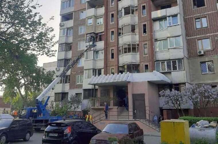 Нічний удар по Харкову: пошкоджено 70 будинків, показали момент прильоту