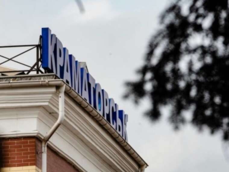 В Краматорске в результате вражеского обстрела была повреждена железнодорожная станция