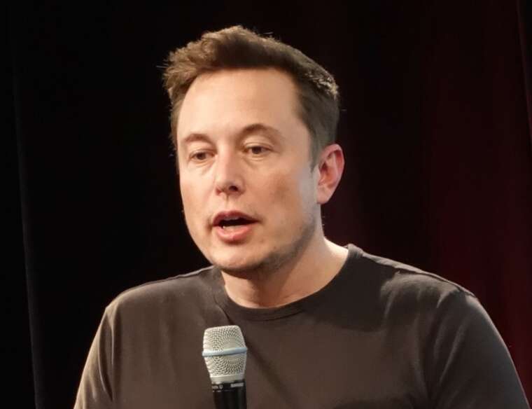 Ілон Маск назвав смішною заяву Зеленського щодо використання американських коштів в Україні