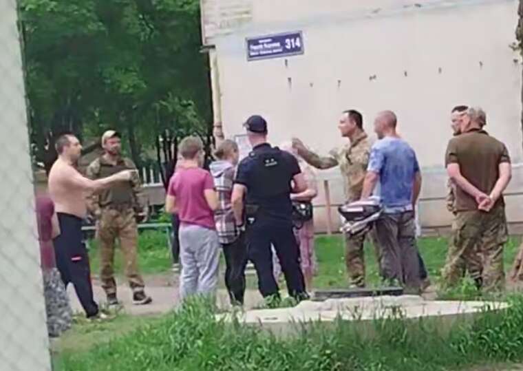 In Kharkiv, five TRC employees and two police officers tried to mobilize a man