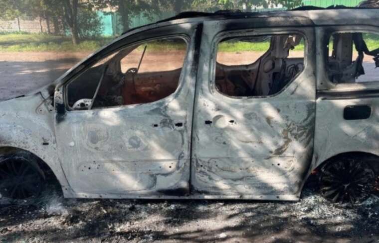 In Kupyansk, the Russian army dropped an explosive on a civilian car: a man was injured