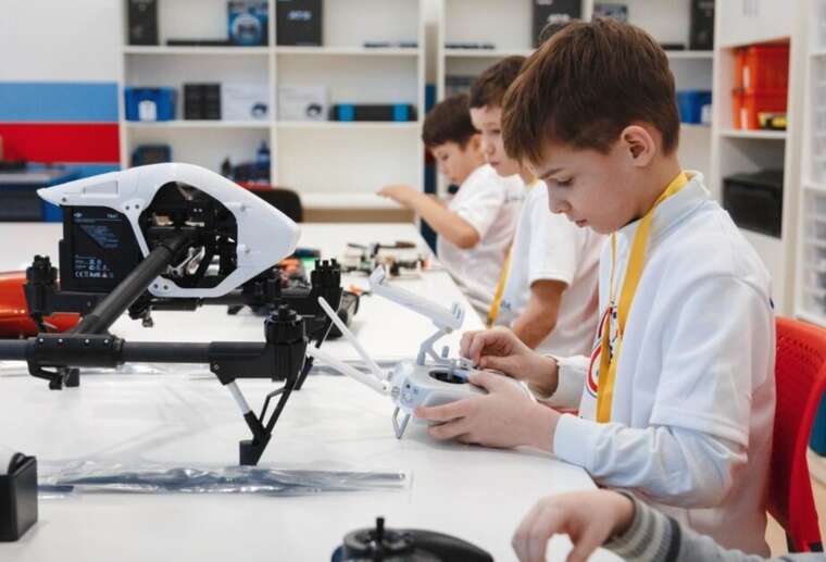 У Литві створять відділення AirTech для навчання школярів конструюванню та управлінню безпілотниками