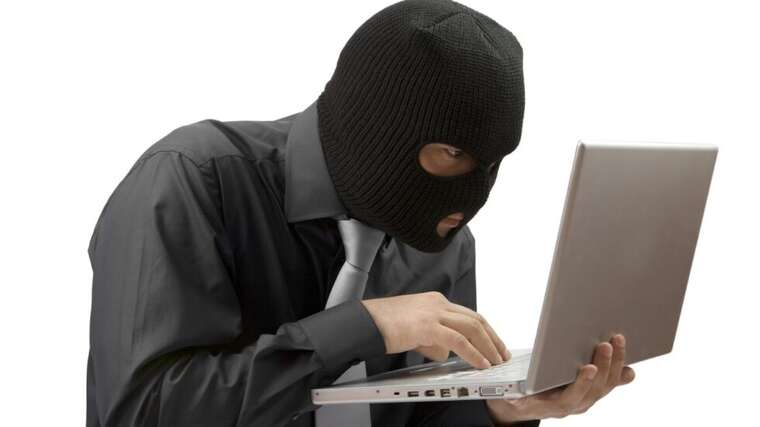 Пенсійний фонд попереджає про небезпеку: Шахраї масово поширюють фейки про «нові пенсійні правила»